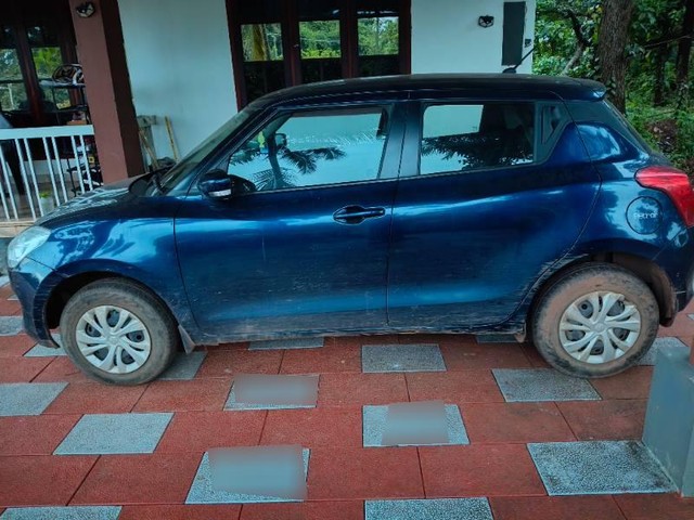 Second-hand 2021 Maruti Swift VXI AMT BSVI for sale in Kannur-3
