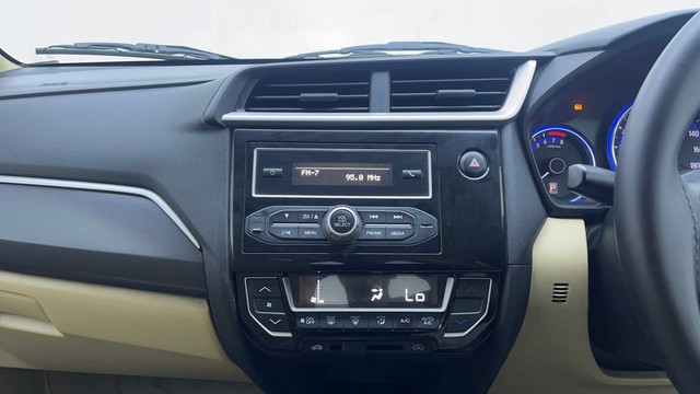 Second-hand 2017 Honda Amaze VX CVT i-VTEC for sale in Hyderabad-34