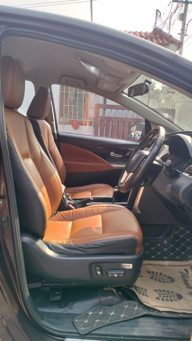 Second-hand 2016 Toyota Innova Crysta 2.8 ZX AT BSIV for sale in Coimbatore-15