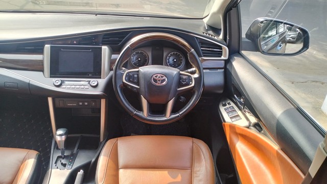 Second-hand 2016 Toyota Innova Crysta 2.8 ZX AT BSIV for sale in Coimbatore-14