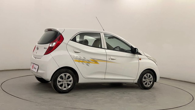 Second-hand 2017 Hyundai EON Sportz for sale in Pune-3