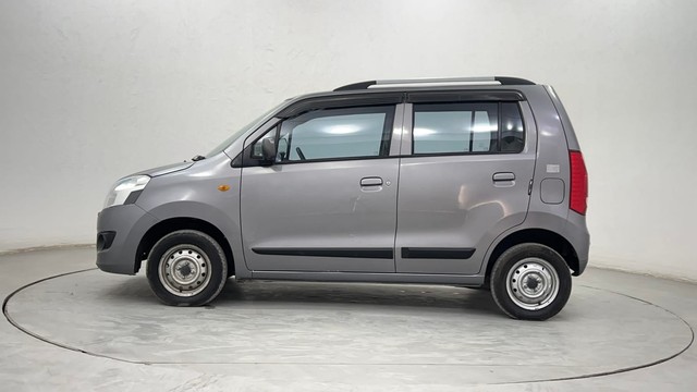 Second-hand 2017 Maruti Wagon R CNG LXI for sale in Pune-6