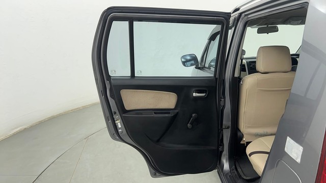 Second-hand 2017 Maruti Wagon R CNG LXI for sale in Pune-32