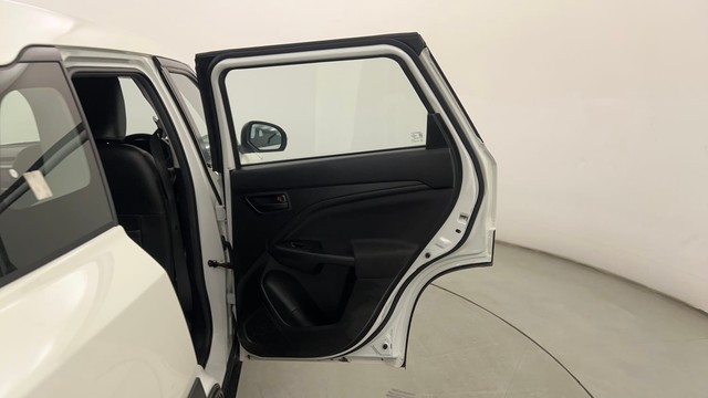 Second-hand 2024 Maruti Brezza Vxi AT for sale in Pune-27