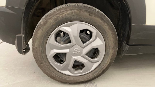 Second-hand 2024 Maruti Brezza Vxi AT for sale in Pune-18