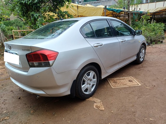 Second-hand 2011 Honda City 1.5 E MT for sale in Pune-8