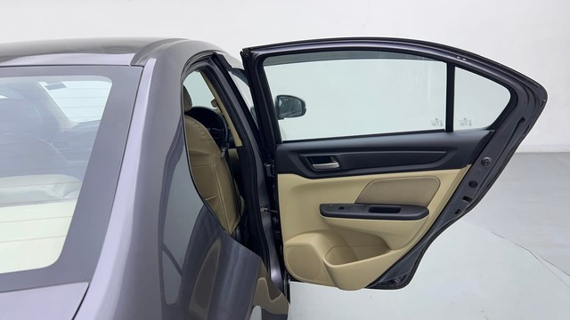 Second-hand 2020 Honda Amaze V CVT for sale in Ghaziabad-23