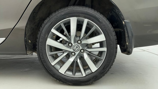 Second-hand 2022 Honda City VX MT for sale in Ahmedabad-19