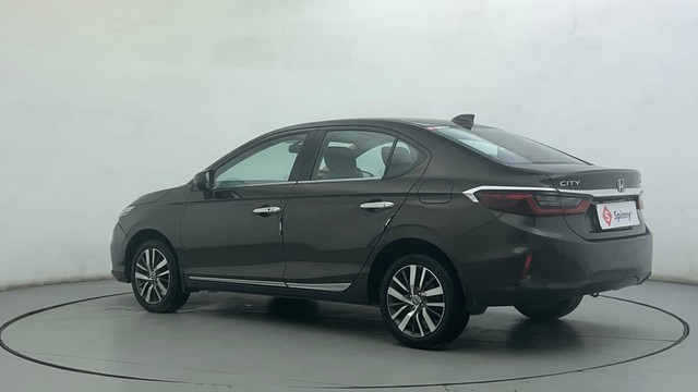 Second-hand 2022 Honda City VX MT for sale in Ahmedabad-5
