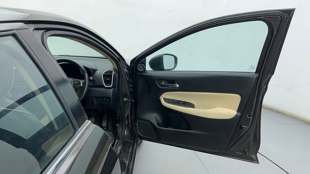 Second-hand 2022 Honda City VX MT for sale in Ahmedabad-16