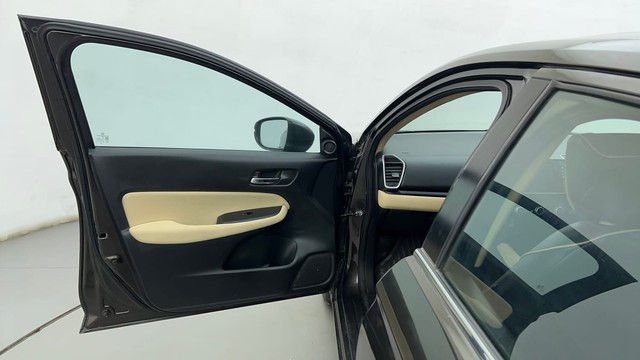 Second-hand 2022 Honda City VX MT for sale in Ahmedabad-39