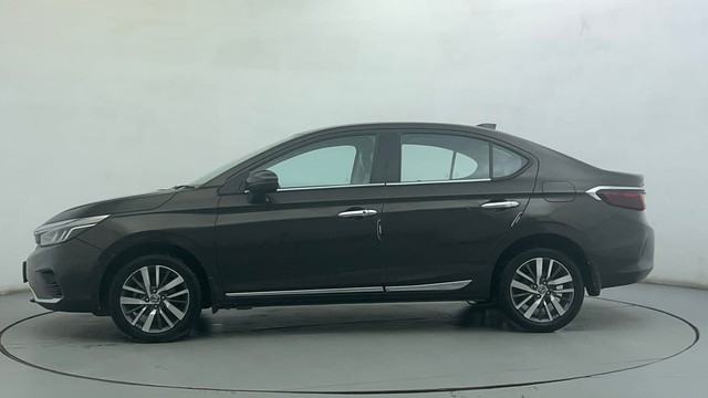 Second-hand 2022 Honda City VX MT for sale in Ahmedabad-6