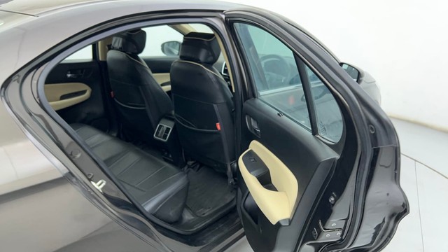 Second-hand 2022 Honda City VX MT for sale in Ahmedabad-33