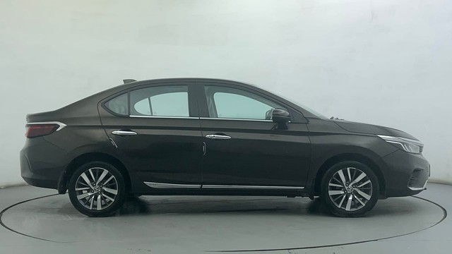 Second-hand 2022 Honda City VX MT for sale in Ahmedabad-2