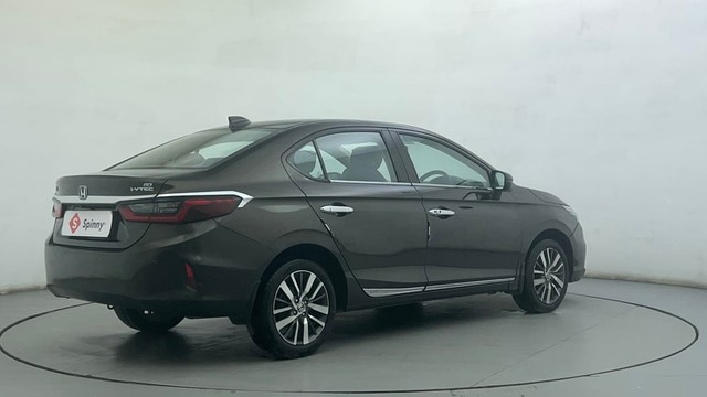 Second-hand 2022 Honda City VX MT for sale in Ahmedabad-3