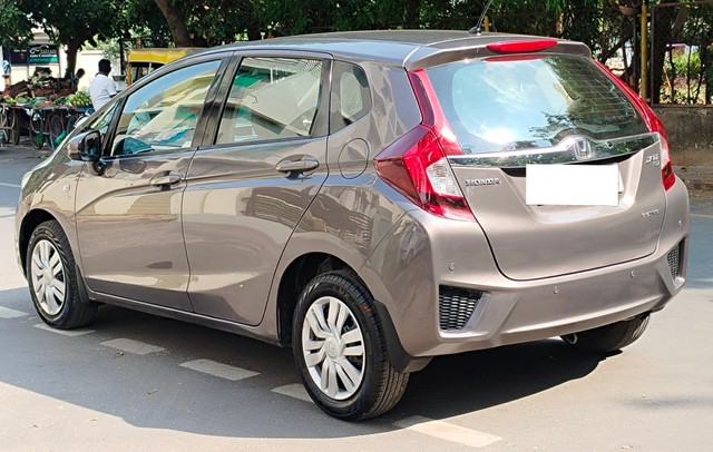Second-hand 2016 Honda Jazz 1.2 SV i VTEC for sale in Ahmedabad-3