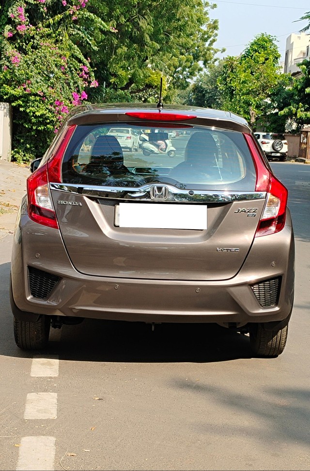 Second-hand 2016 Honda Jazz 1.2 SV i VTEC for sale in Ahmedabad-2
