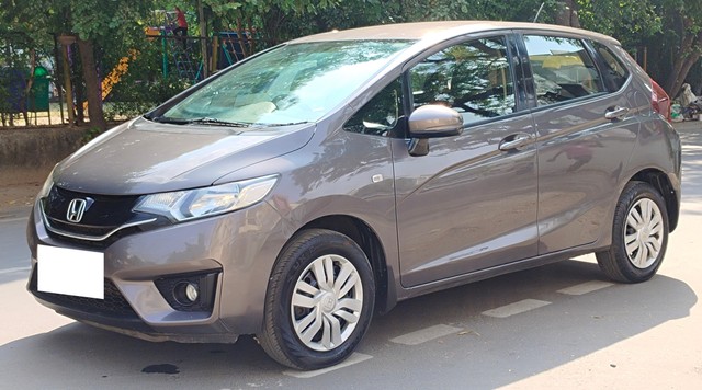 Second-hand 2016 Honda Jazz 1.2 SV i VTEC for sale in Ahmedabad-4