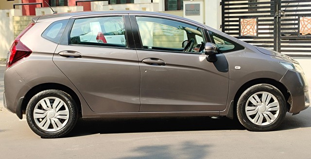 Second-hand 2016 Honda Jazz 1.2 SV i VTEC for sale in Ahmedabad-1