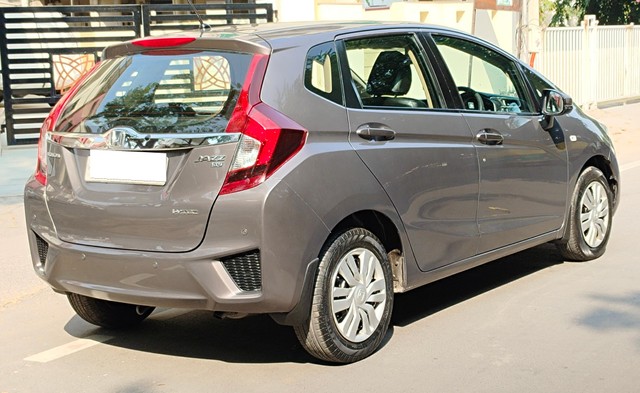 Second-hand 2016 Honda Jazz 1.2 SV i VTEC for sale in Ahmedabad-8