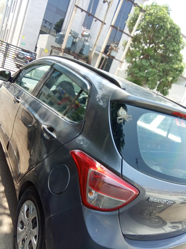 Second-hand 2015 Hyundai i10 Era for sale in Noida-3