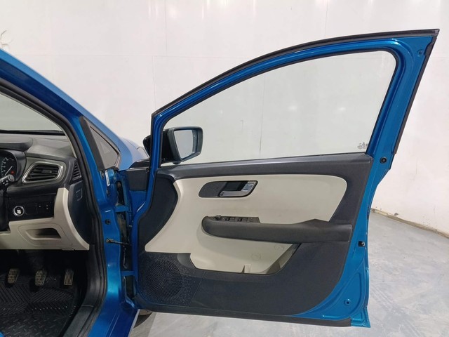 Second-hand 2021 Tata Altroz XZ Plus for sale in Kochi-16