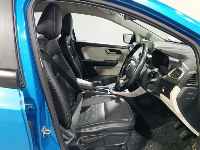 Second-hand 2021 Tata Altroz XZ Plus for sale in Kochi-15