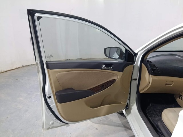 Second-hand 2013 Hyundai Verna 1.6 CRDi SX for sale in Kochi-29