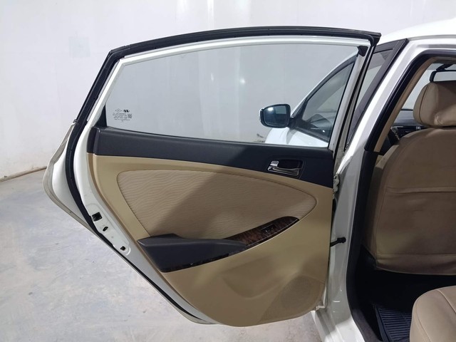 Second-hand 2013 Hyundai Verna 1.6 CRDi SX for sale in Kochi-27