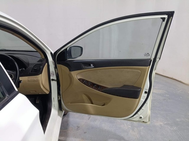 Second-hand 2013 Hyundai Verna 1.6 CRDi SX for sale in Kochi-16