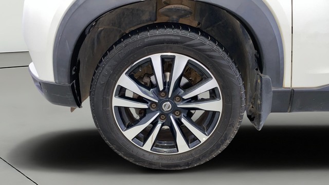 Second-hand 2020 Nissan Kicks 1.3 Turbo XV for sale in Kochi-25