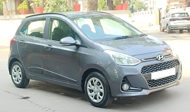 Hyundai i10 Sportz 1.1L Second-hand 2017 Hyundai i10 Sportz 1.1L for sale in Ahmedabad-7
