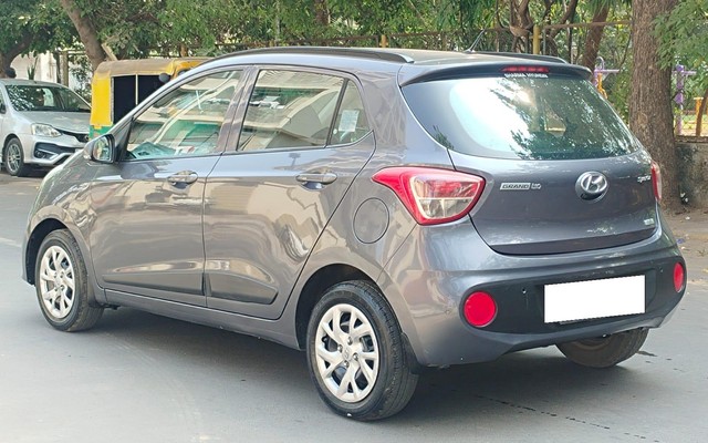Hyundai i10 Sportz 1.1L Second-hand 2017 Hyundai i10 Sportz 1.1L for sale in Ahmedabad-2