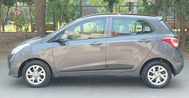 Hyundai i10 Sportz 1.1L Second-hand 2017 Hyundai i10 Sportz 1.1L for sale in Ahmedabad-3