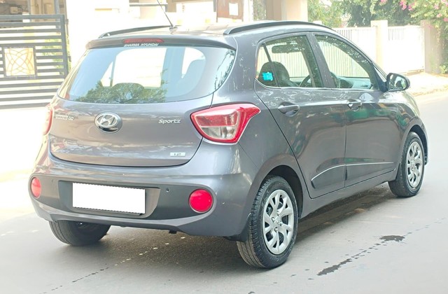 Hyundai i10 Sportz 1.1L Second-hand 2017 Hyundai i10 Sportz 1.1L for sale in Ahmedabad-8