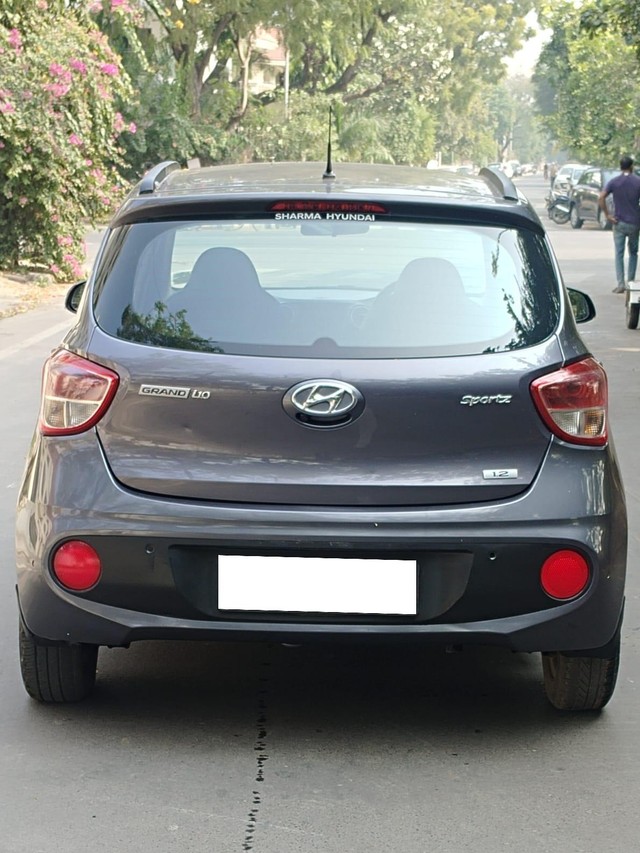 Hyundai i10 Sportz 1.1L Second-hand 2017 Hyundai i10 Sportz 1.1L for sale in Ahmedabad-1