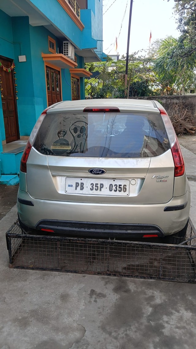 Second-hand 2011 Ford Figo Diesel ZXI for sale in Mhow-2