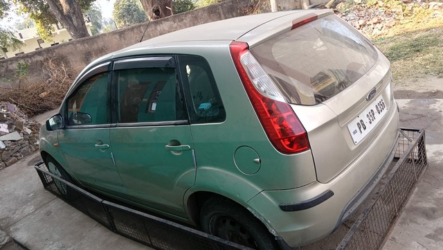 Second-hand 2011 Ford Figo Diesel ZXI for sale in Mhow-1