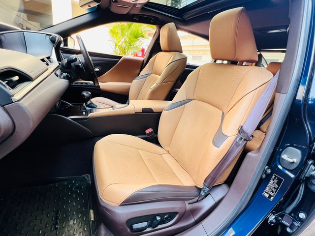 Second-hand 2020 Lexus ES 300h Exquisite 2020-2022 for sale in Mumbai-4