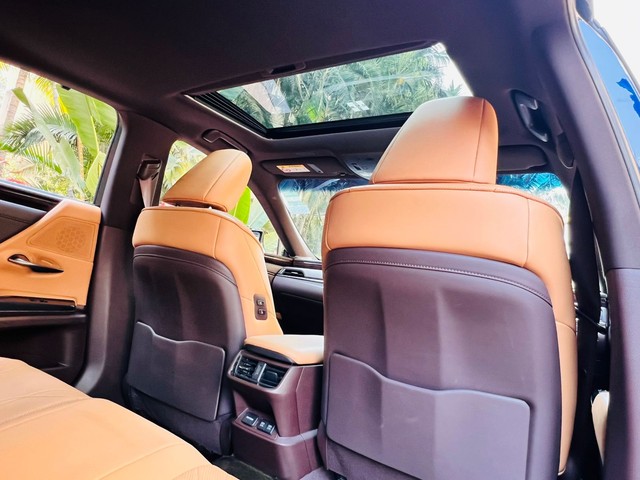 Second-hand 2020 Lexus ES 300h Exquisite 2020-2022 for sale in Mumbai-7