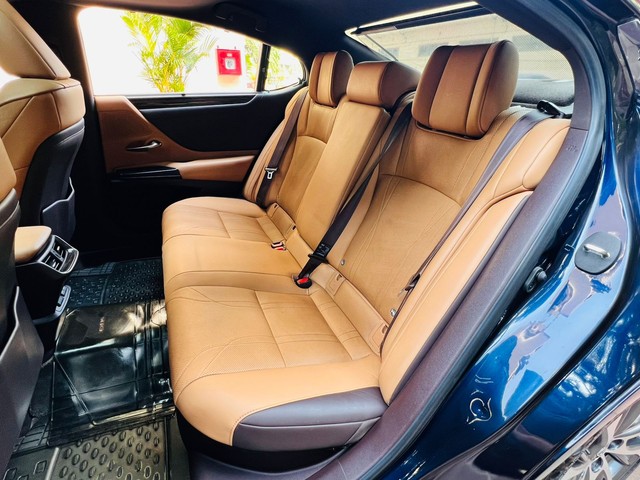 Second-hand 2020 Lexus ES 300h Exquisite 2020-2022 for sale in Mumbai-12