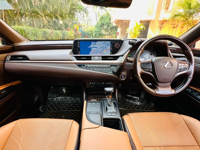 Second-hand 2020 Lexus ES 300h Exquisite 2020-2022 for sale in Mumbai-10
