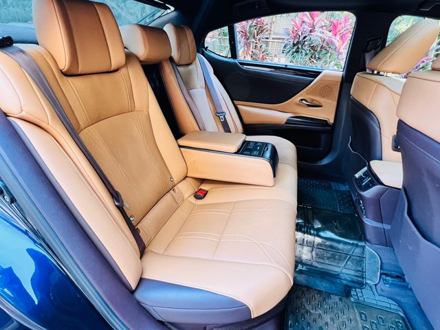 Second-hand 2020 Lexus ES 300h Exquisite 2020-2022 for sale in Mumbai-5