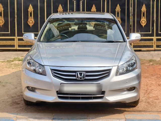 Second-hand 2013 Honda New Accord 2.4 M/T for sale in Kolkata-2