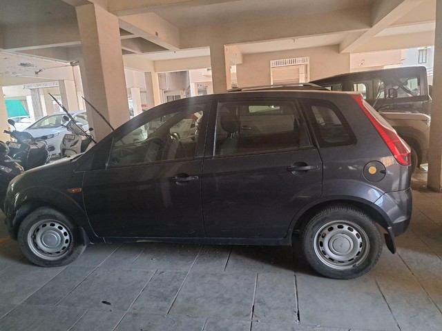 Ford Figo Petrol ZXI Second-hand 2010 Ford Figo Petrol ZXI for sale in Ahmedabad-2