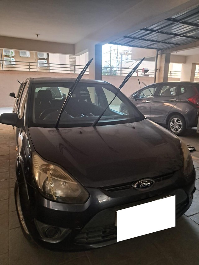 Ford Figo Petrol ZXI Second-hand 2010 Ford Figo Petrol ZXI for sale in Ahmedabad-0