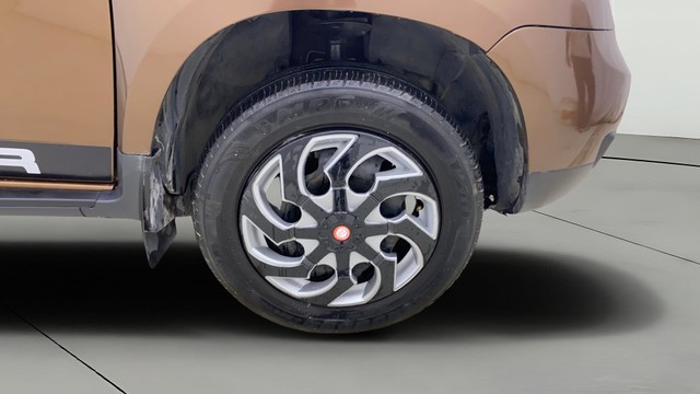 Renault Duster 1.5 Petrol RXE Second-hand 2018 Renault Duster 1.5 Petrol RXE for sale in Ahmedabad-23