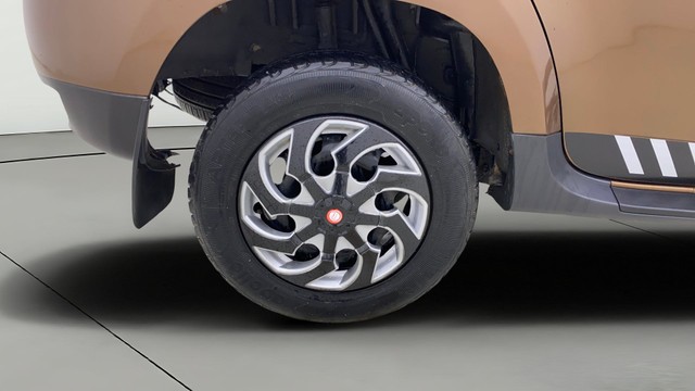 Renault Duster 1.5 Petrol RXE Second-hand 2018 Renault Duster 1.5 Petrol RXE for sale in Ahmedabad-24