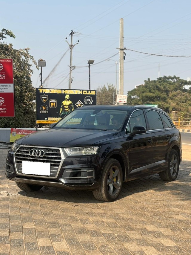 Second-hand 2018 Audi Q7 45 TDI Quattro Technology for sale in Bhubaneswar-3