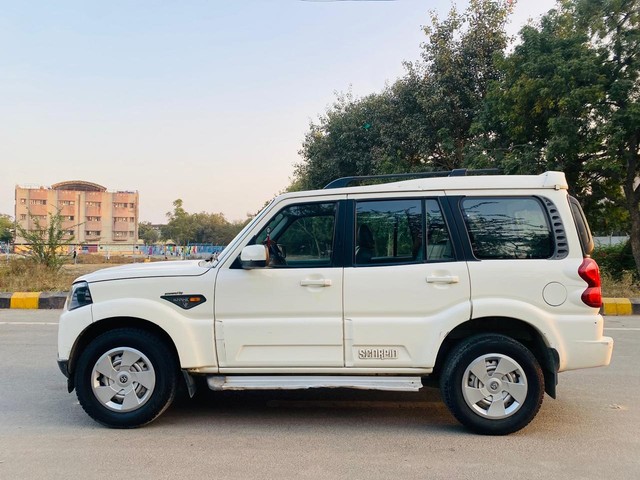 Second-hand 2017 Mahindra Scorpio 1.99 S4 9S for sale in Ahmedabad-3